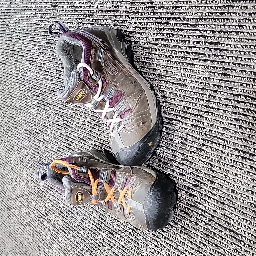 Keen's 8 Women's Steel Toe Tennis Shoe